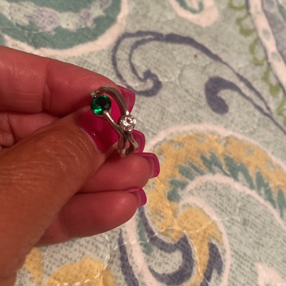 Sterling silver size 8 green and white crystal ring - Picture 2 of 3